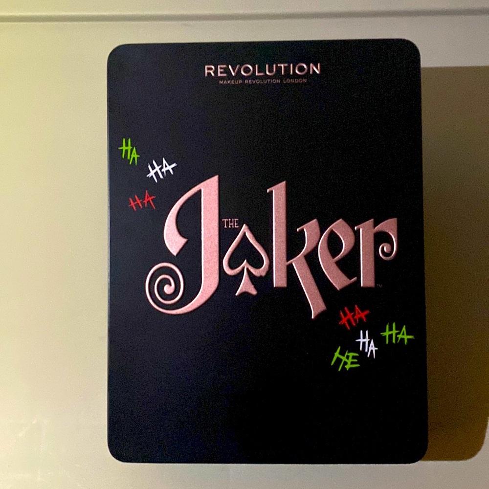 *Brand New* The Joker™ X Revolution Put on a Happy Face Brush Set
